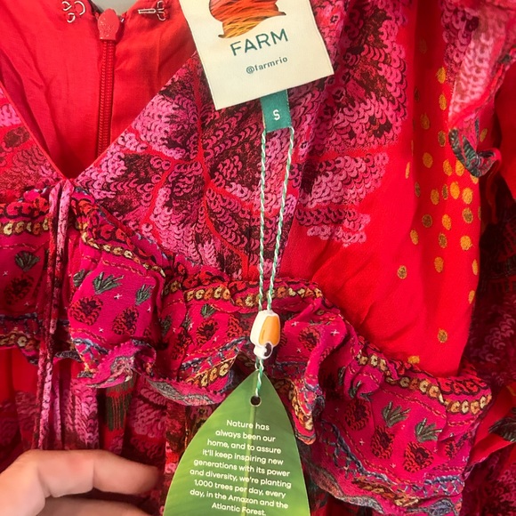 Size small nwt, ordered wrong size 😭 - Picture 4 of 5